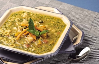 Menestrón con pasta al pesto
